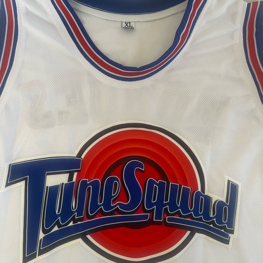 Muggsy Bogues Signed Jersey (JSA)